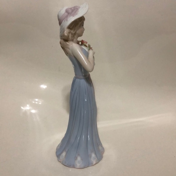 Gifts by house of Lloyd “gathering flowers” 1998 - Picture 6 of 8